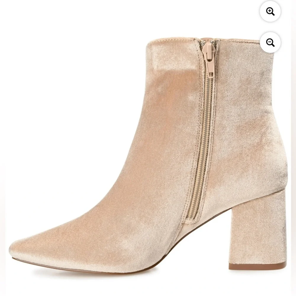 New Journee Womens Hazara Square ToeBlock Heel Ankle Booties‎ Tan Velvet 10